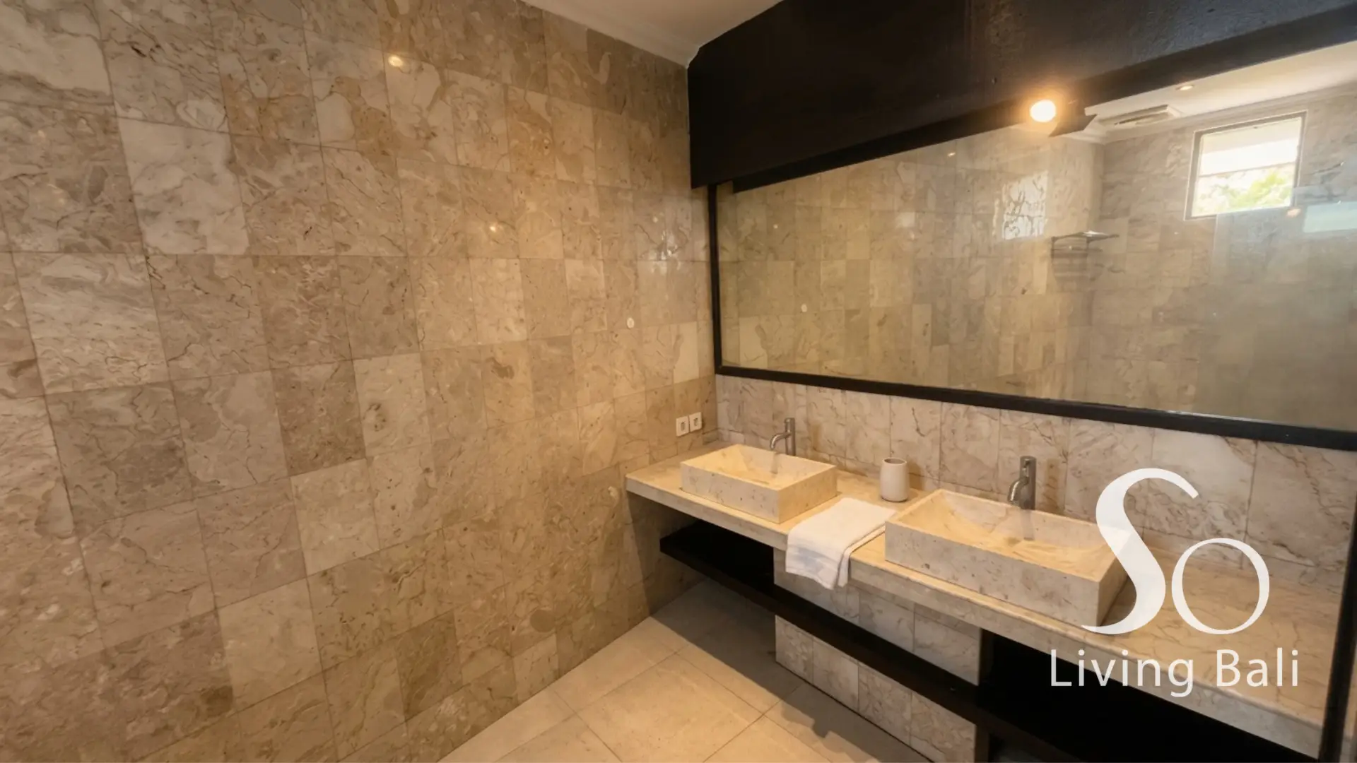 Property - AR105_ (31).png - 