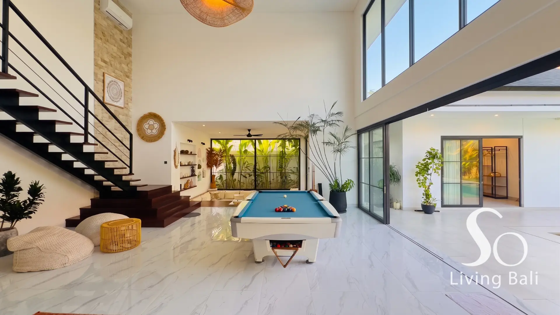 Property - property.image - Mertanadi · Villa 4BR · Spacious Contemporary Family Estate - 